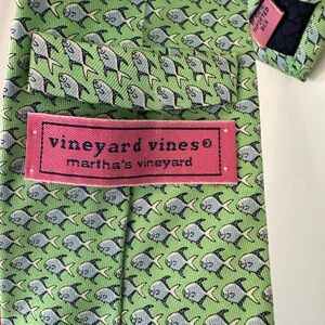 Vineyard Vines 100% silk fish tie